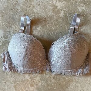 Elegant Lace Underwire Bra - Taupe NWOT